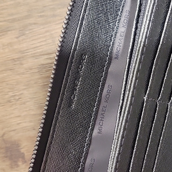 Michael Kors Clutch - Picture 11 of 11